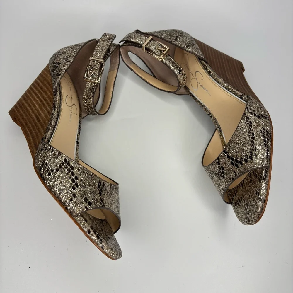 SH2 Jessica Simpson Cervena‎ Shimmery Snake Print Gold Wedge Party Sandals 8.5M